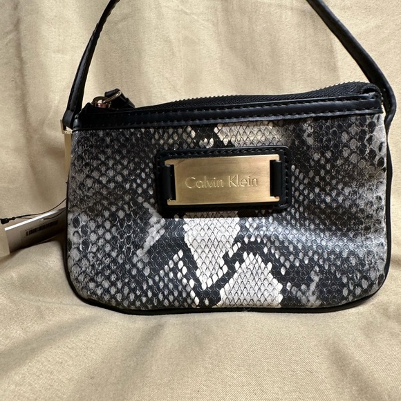 Calvin Klein crocodile pattern clutch with handle - Picture 4 of 4